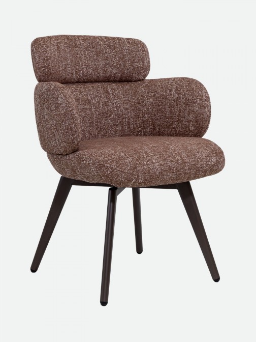 Silla Erdal tapizada en tela rosa empolvado con patas de metal color caf�