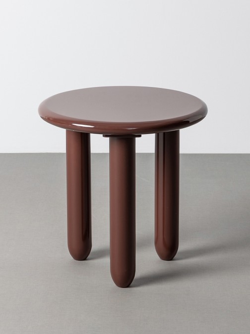 Round side table Garnet lacquered in burgundy �50cm