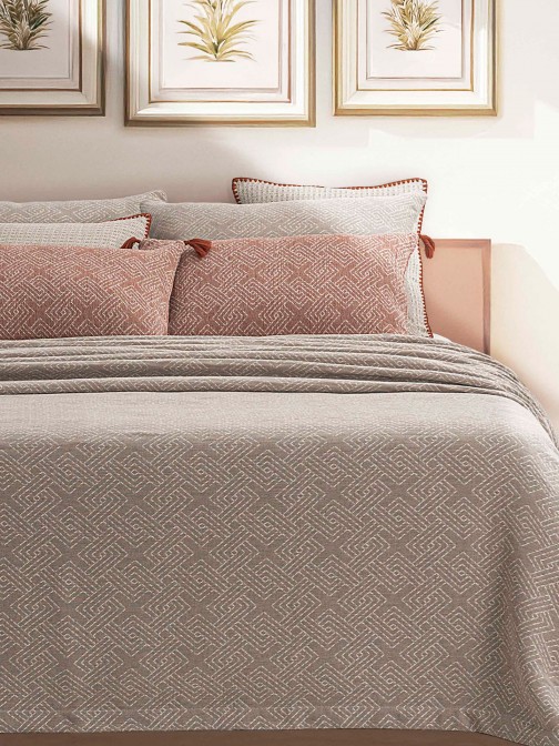 Colcha cama doble Duna con estampado geom�trico beige