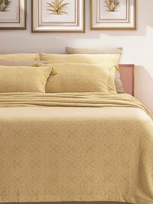 Colcha cama doble Duna con estampado geom�trico amarillo mostaza