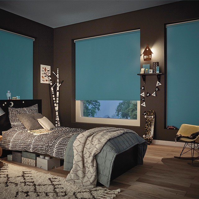 Blackout screens for blinds