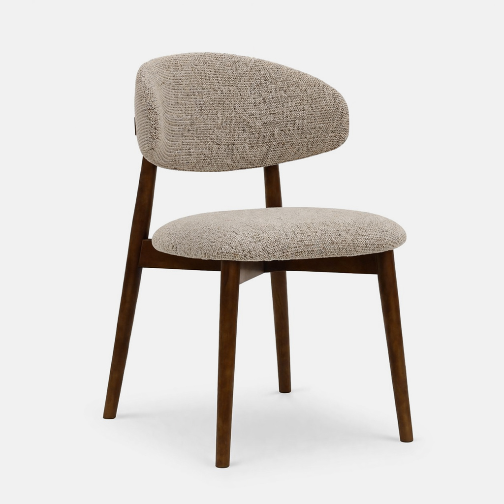 Cadeira Roya em chenille castanho e pernas de madeira maciça