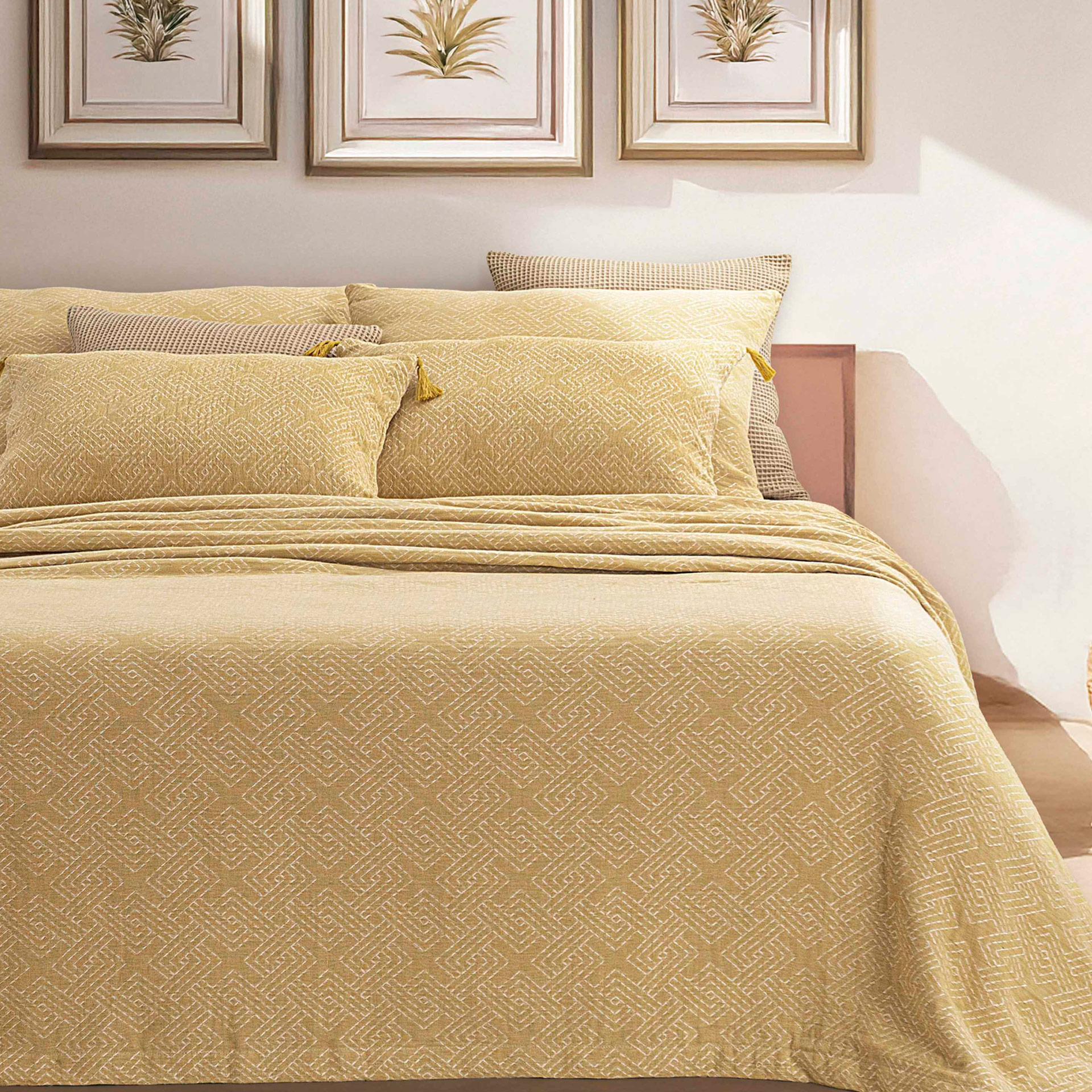 Colcha de casal Duna 100% algodão com padrão geométrico amarelo mostarda