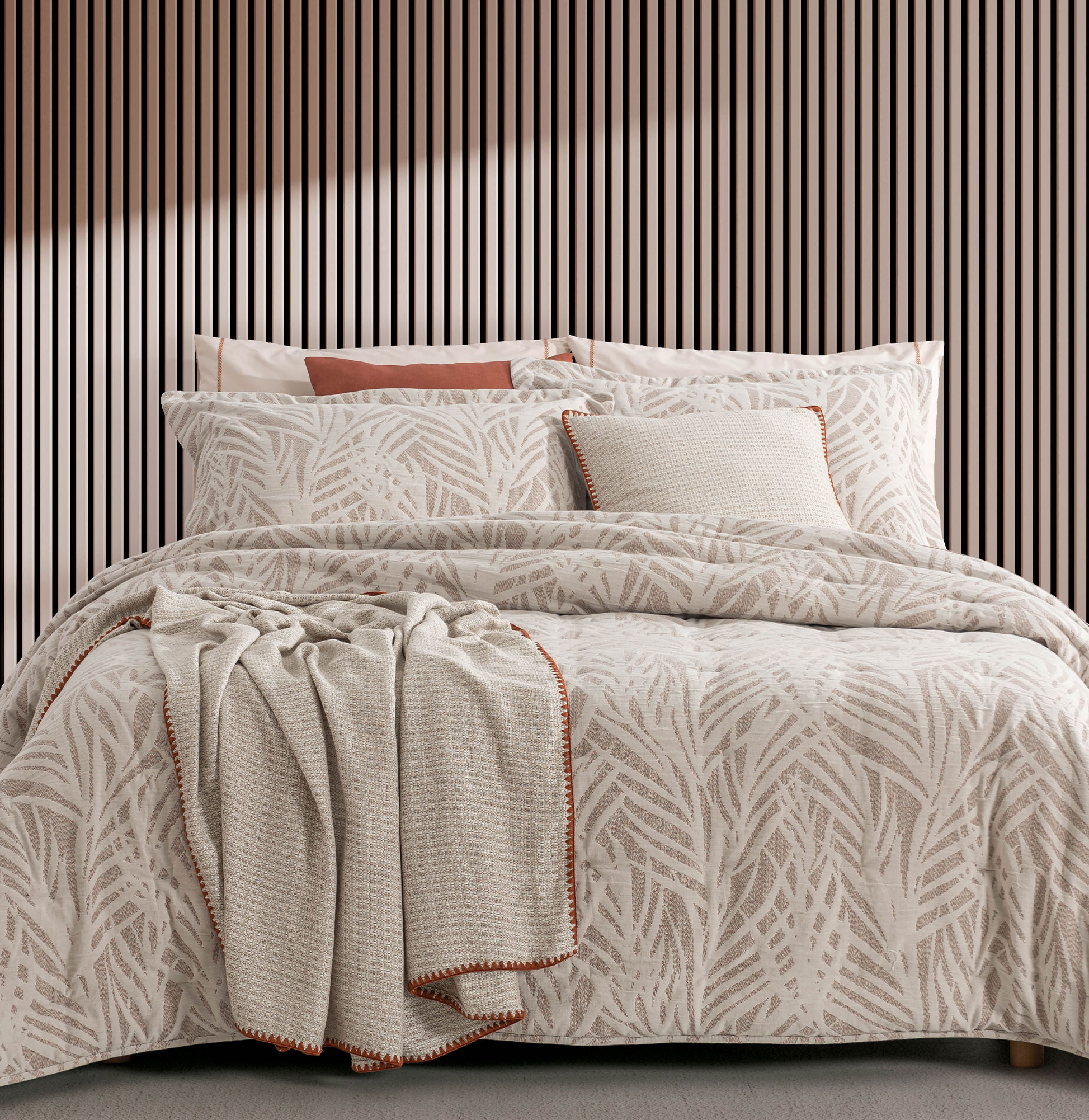 Colcha Cama de Casal Marco Floral Bege