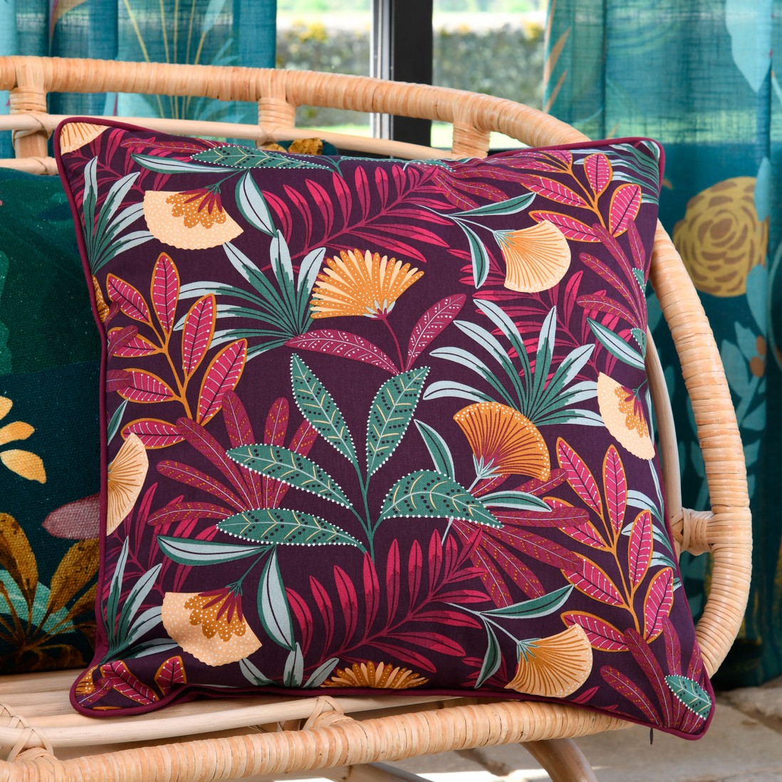 Oasis/Aveyron Cushion