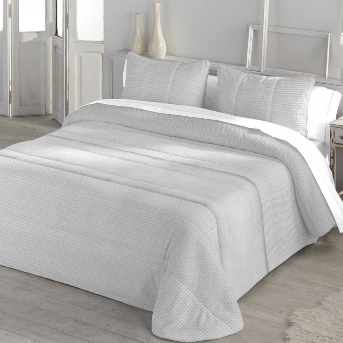 Paris Geometric Double Bed Bedspread with Sherpa Gray