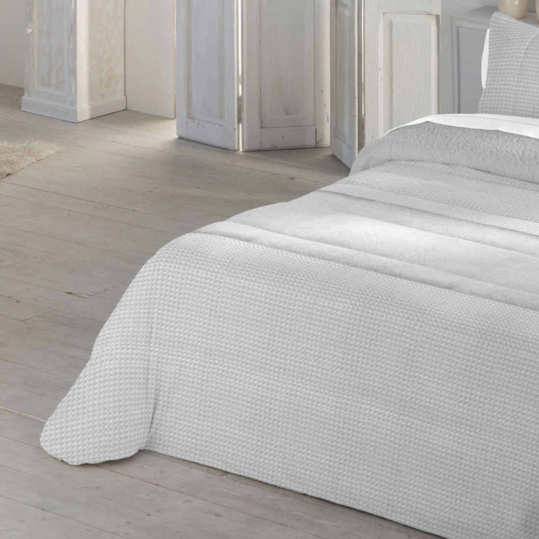 Paris Geometric Double Bed Bedspread with Sherpa Gray