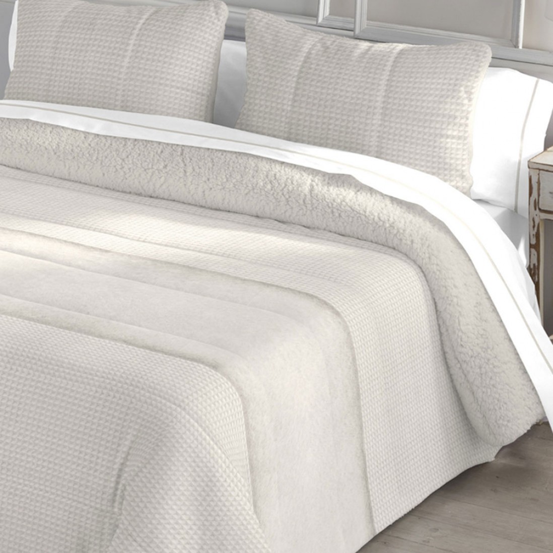 Paris Geometric Double Bed Bedspread with Sherpa Beige