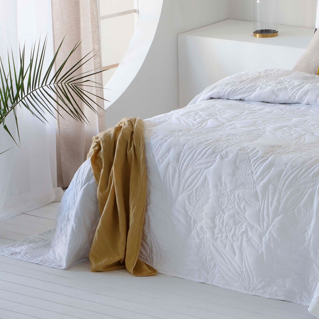 Mireya Floral Double Bed Bedspread White