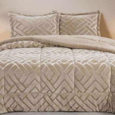 Zora Geometric Double Bed Bedspread with Sherpa Beige