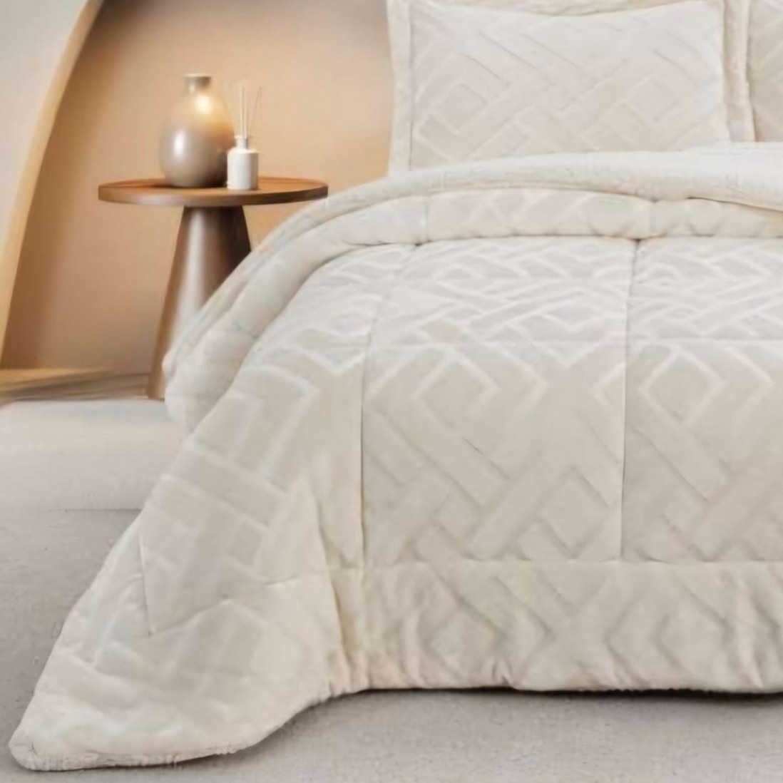 Zora Geometric Double Bed Bedspread with Sherpa Natural