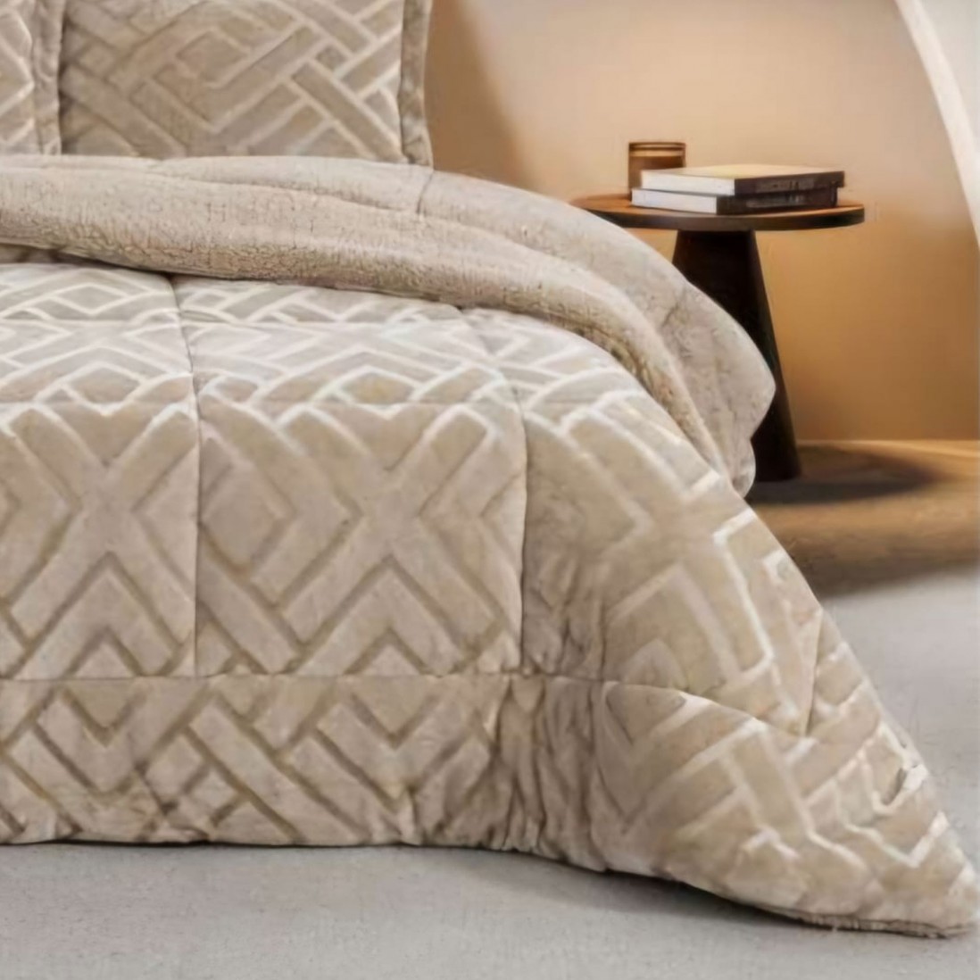 Zora Geometric Double Bed Bedspread with Sherpa Beige