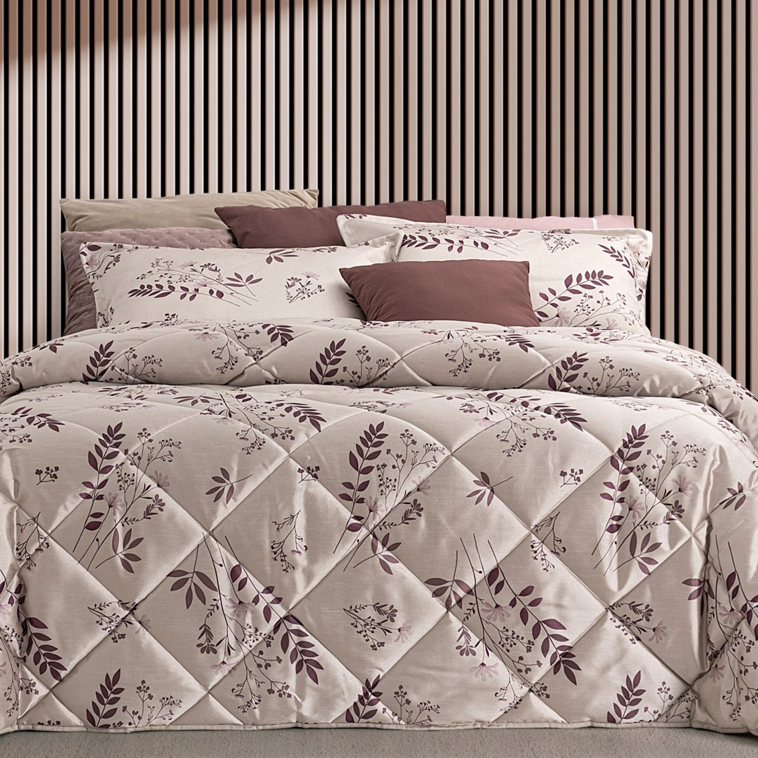 Edredn de Cama Doble Sila Floral Burdeos