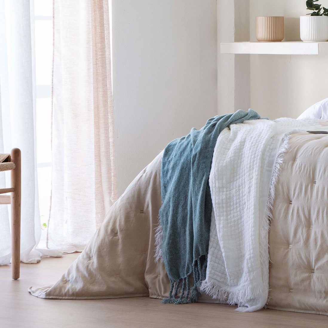 Colcha Cama de Casal Libet Falso Liso Bege Colcha Cama de Casal Libet Falso Liso Bege