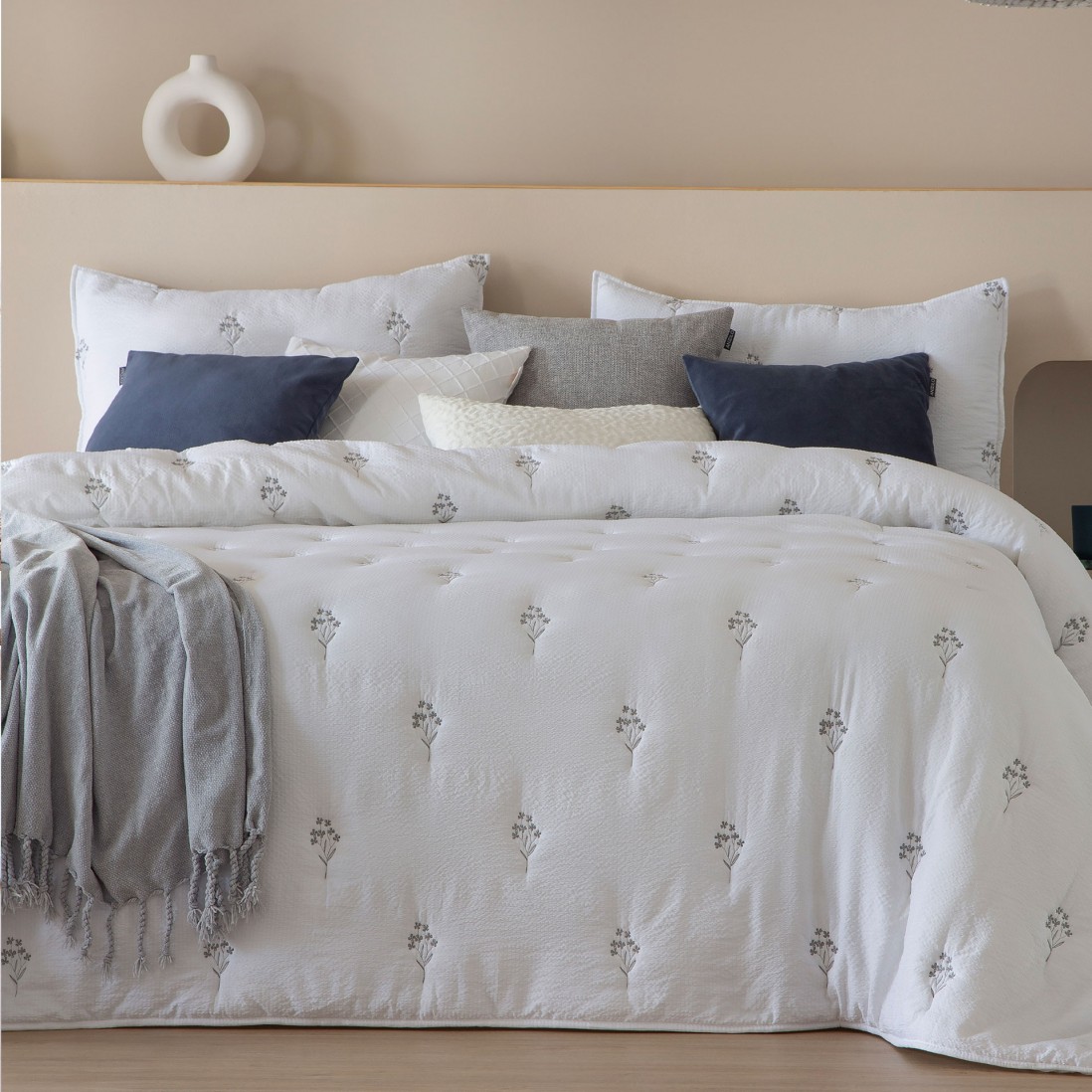 Colcha Cama de Casal Nadine Floral Cinza Colcha Cama de Casal Nadine Floral Cinza