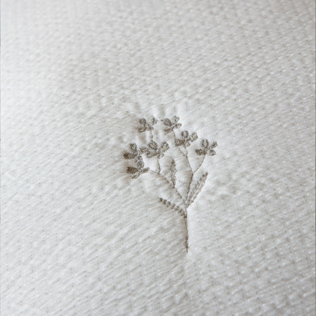 Colcha Cama de Casal Nadine Floral Cinza Colcha Cama de Casal Nadine Floral Cinza