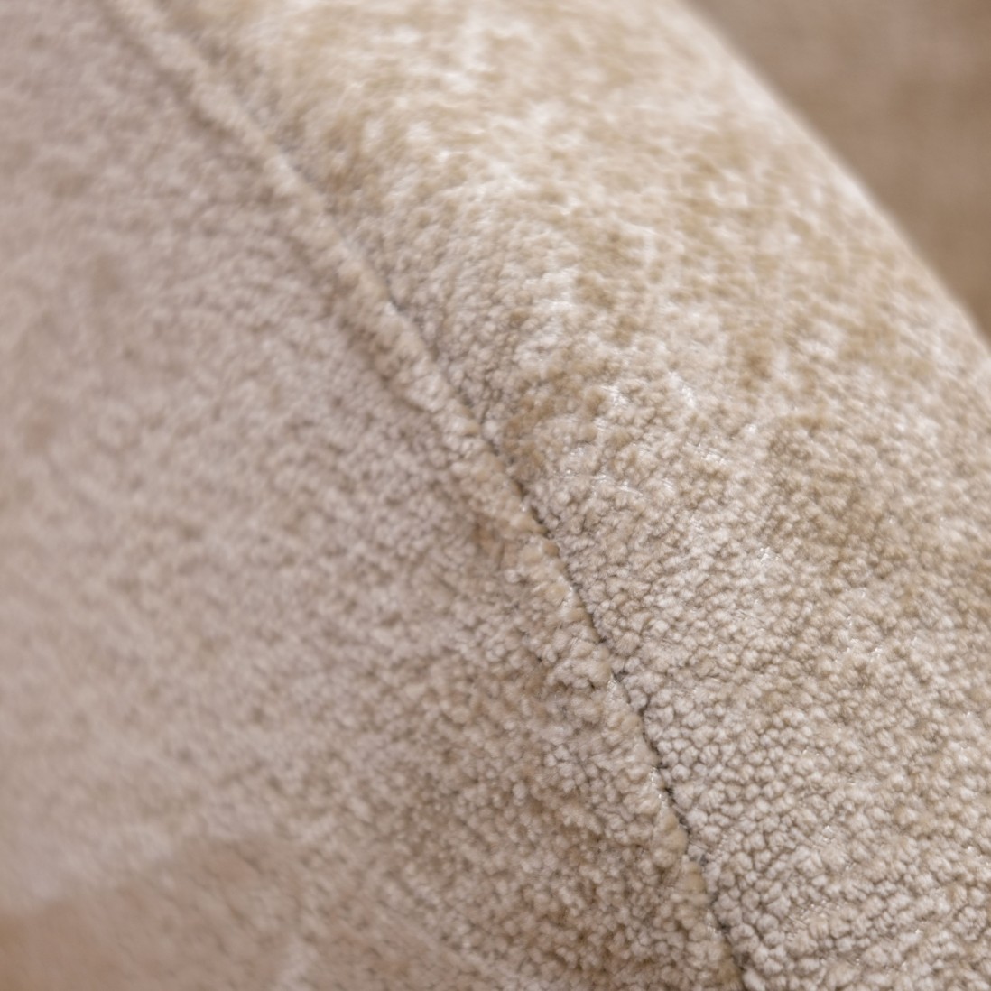 Swivel armchair Baltea in beige chenille