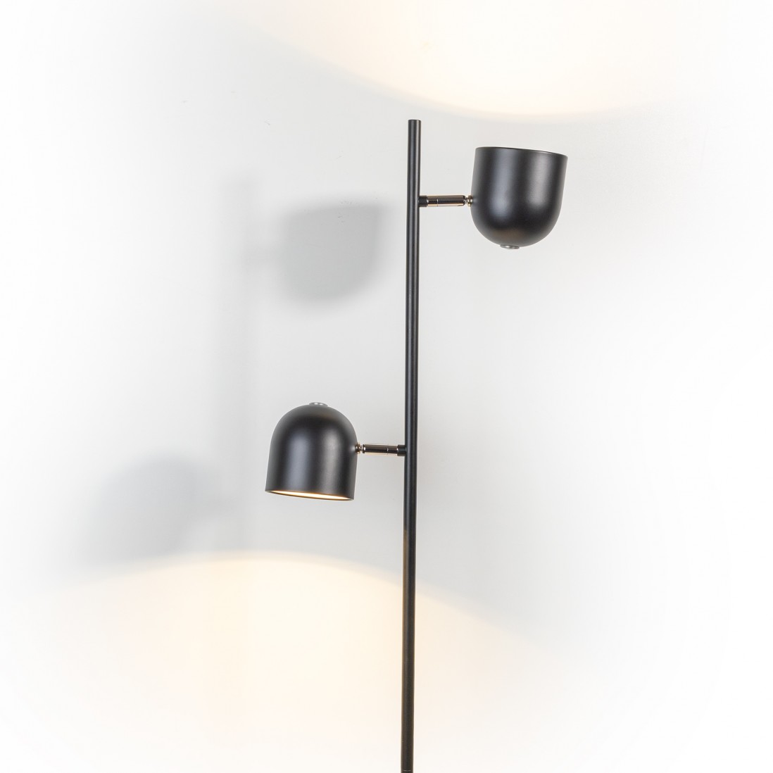 Pip black LED floor lamp, dimmable and adjustable