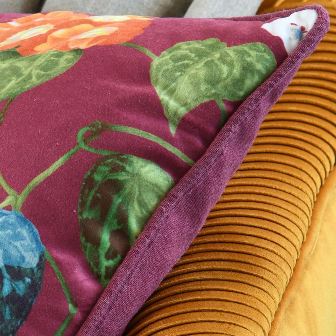 Emmy cushion bordeaux double-sided with floral print 40 x 40 cm