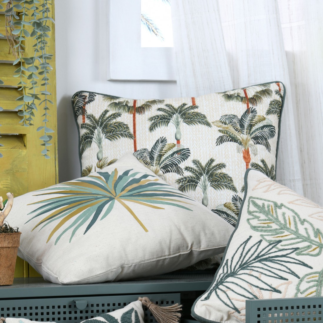 Casablanca cotton cushion double-sided with palm tree pattern/green 45 x 45 cm
