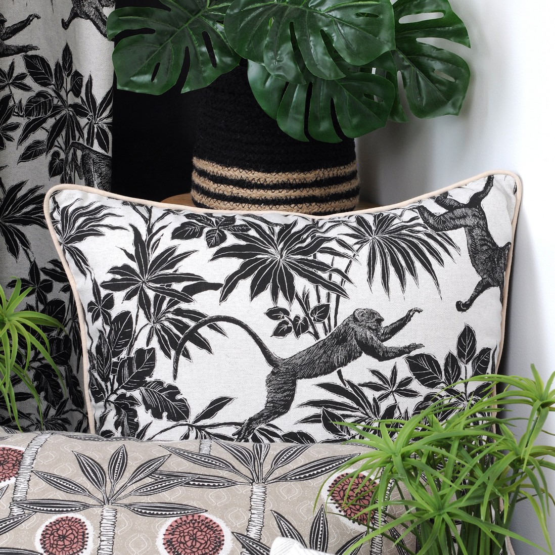 Sapajou cushion black double-sided with monkey and leaf design 50 x 50 cm