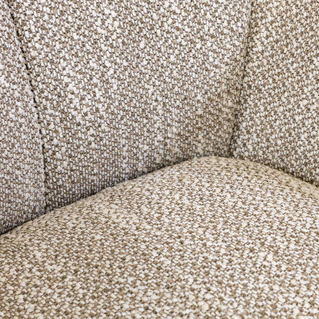 Drava swivel armchair in beige chenille