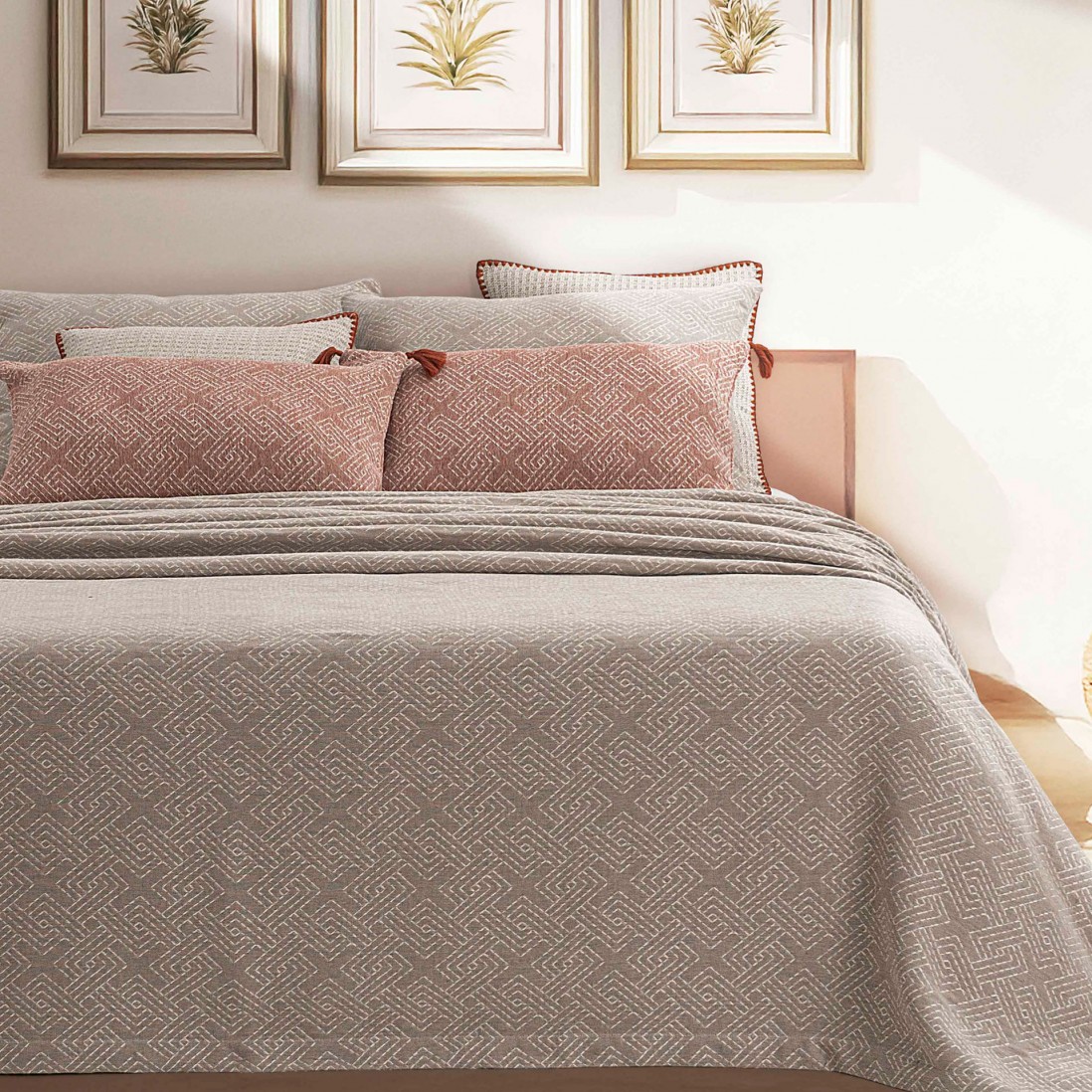 Colcha cama doble Duna con estampado geom�trico beige