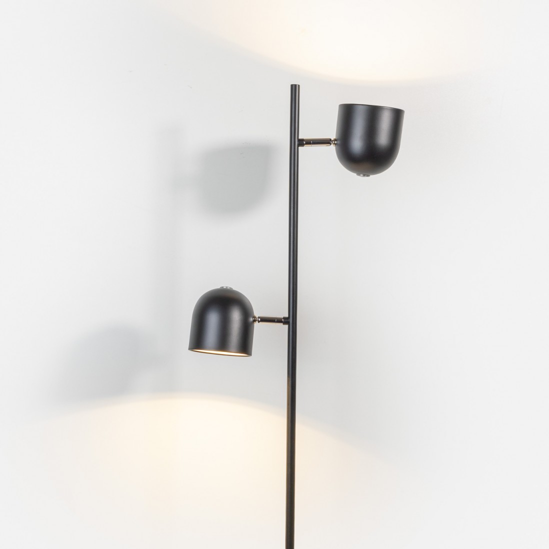 Pip black LED floor lamp, dimmable and adjustable