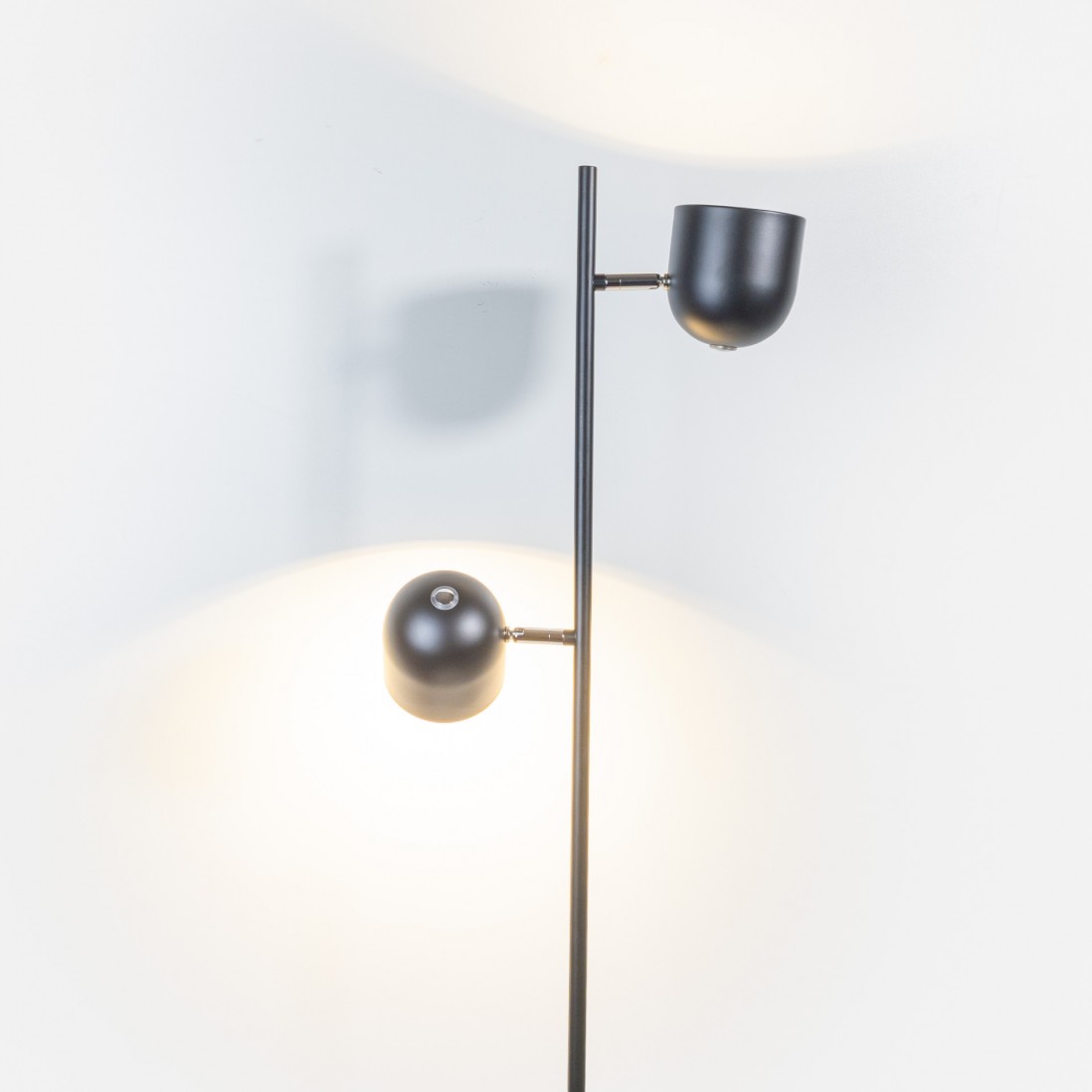 Pip black LED floor lamp, dimmable and adjustable