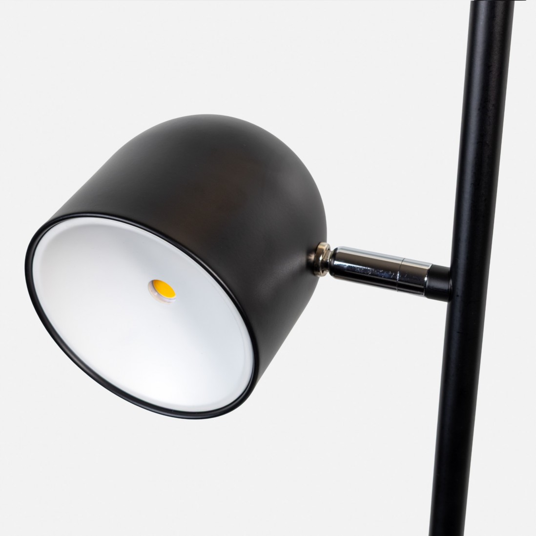 Pip black LED floor lamp, dimmable and adjustable
