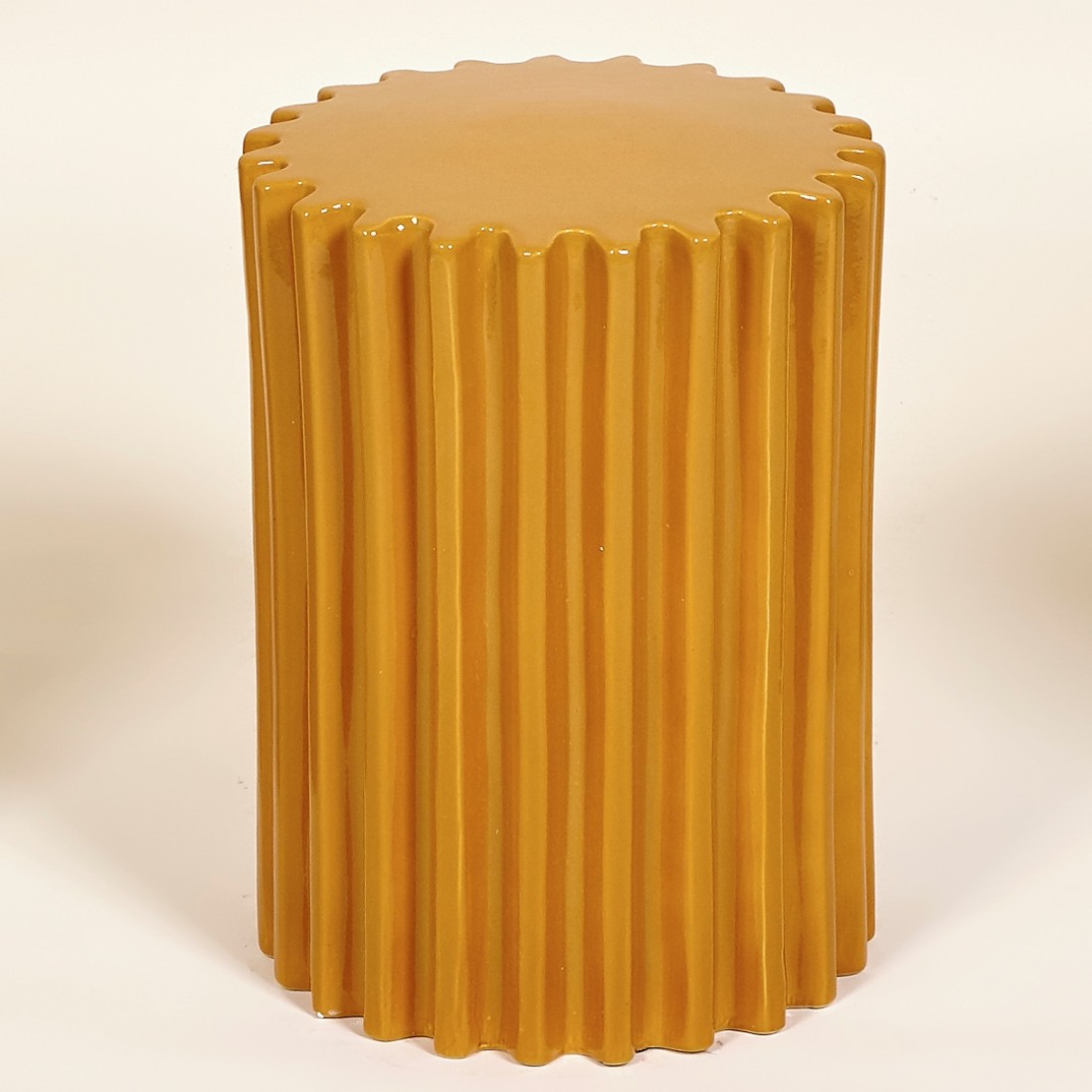 Round side table Zuri mustard yellow in ceramic �33 cm