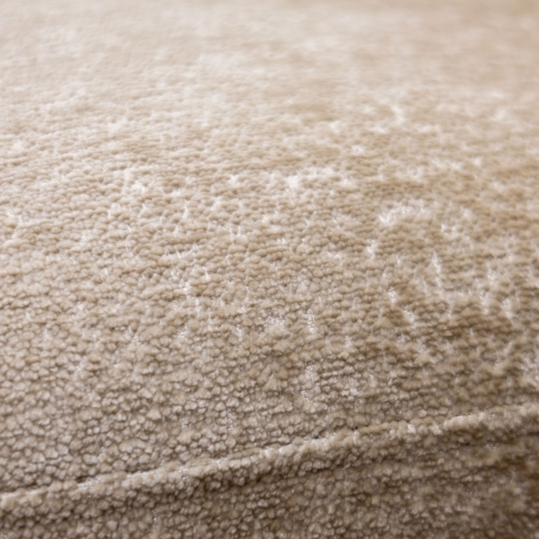 Swivel armchair Baltea in beige chenille