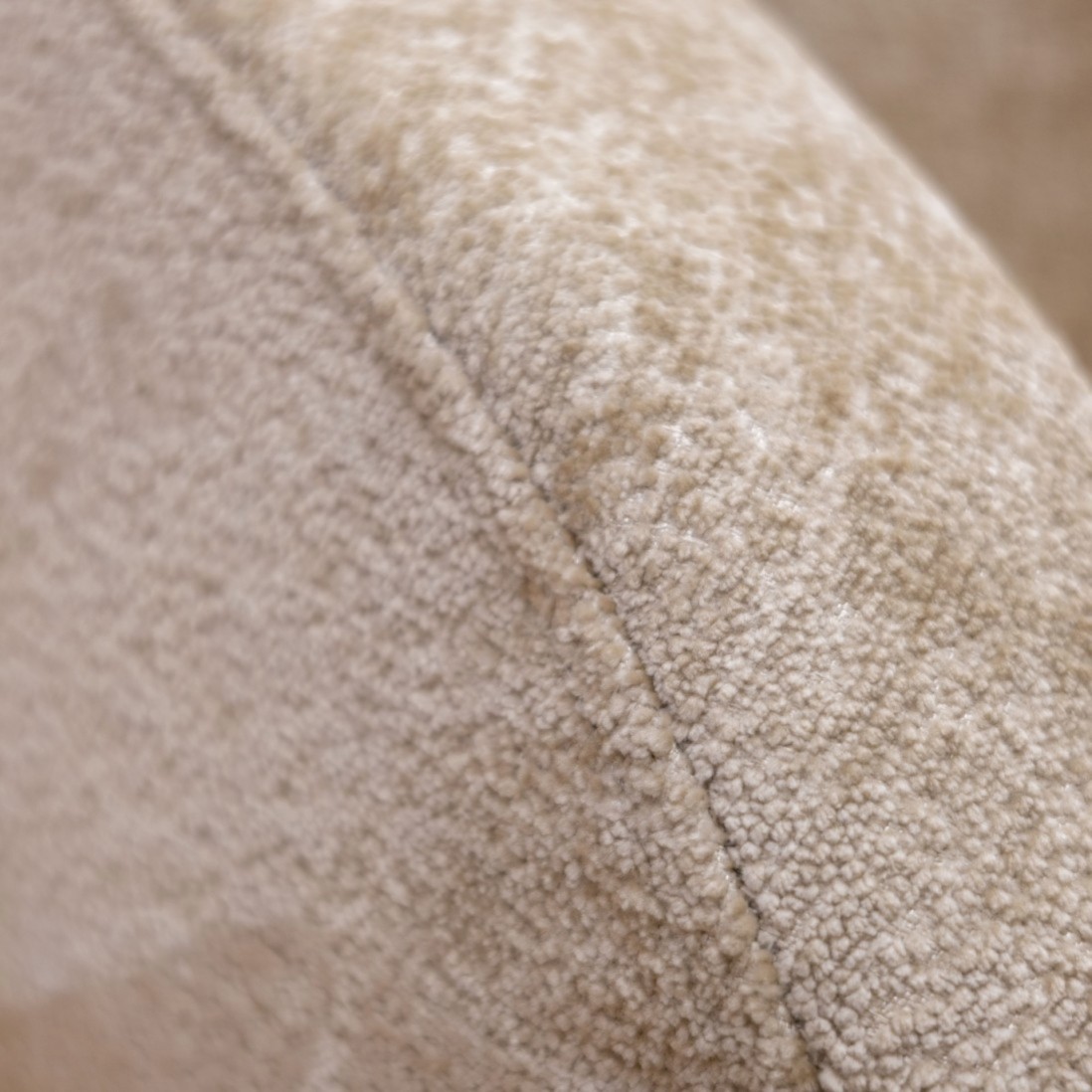 Swivel armchair Baltea in beige chenille