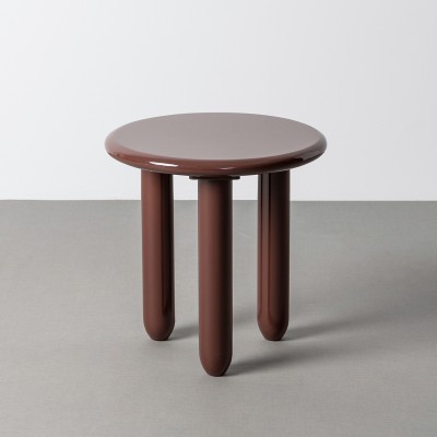 Round side table Garnet lacquered in burgundy �50cm