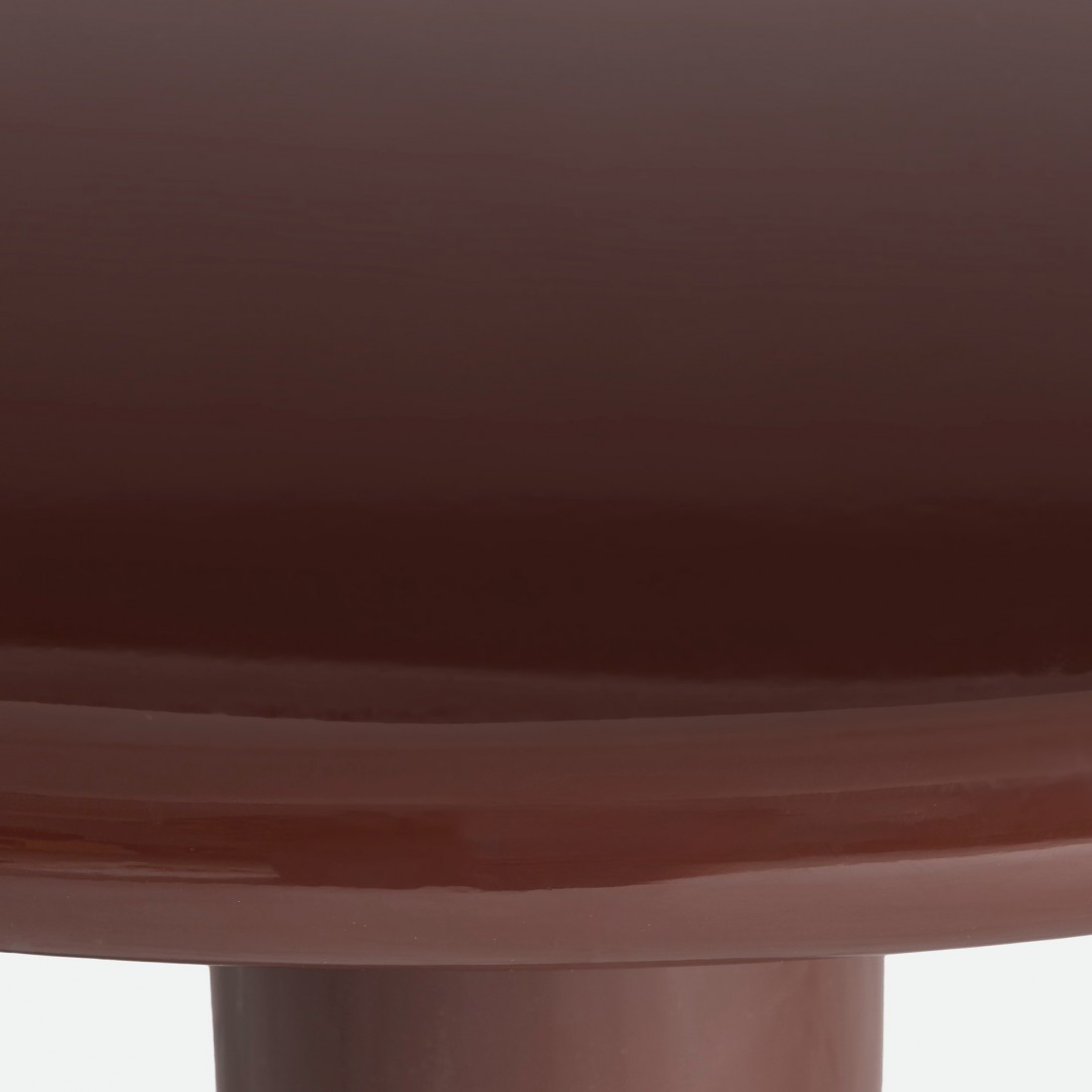 Garnet round coffee table lacquered in burgundy �90cm