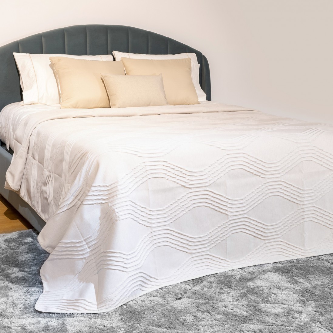 BISET beige double bedspread with wavy texture