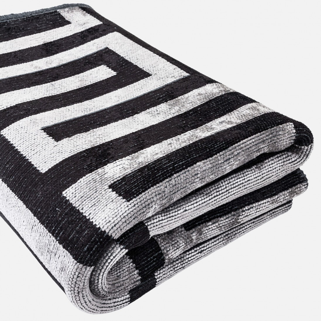 Geometric Area Rug Glam Velvet 3131/007 Black
