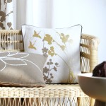 Almofada Zen com Padr�o Floral Dourado 45 x 45 cm