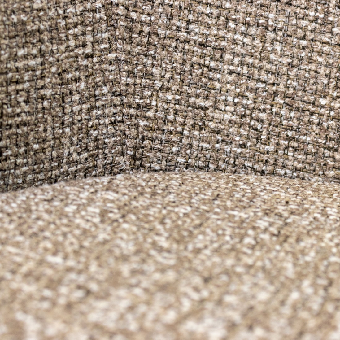 Cadeira Kiel em Tecido Taupe e Pernas de Metal Cobre