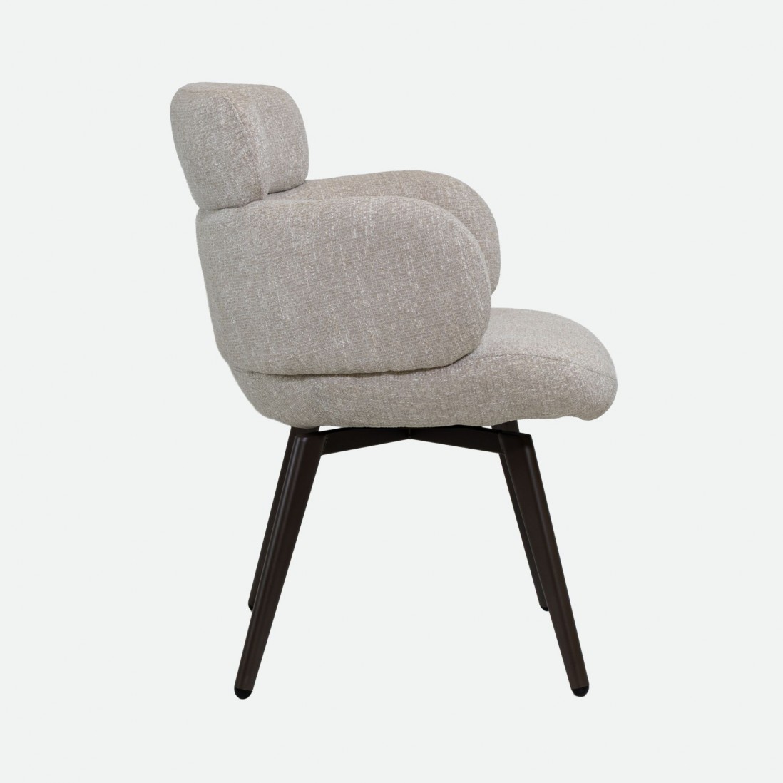 Silla Erdal tapizada en tela crema con patas de metal color caf�