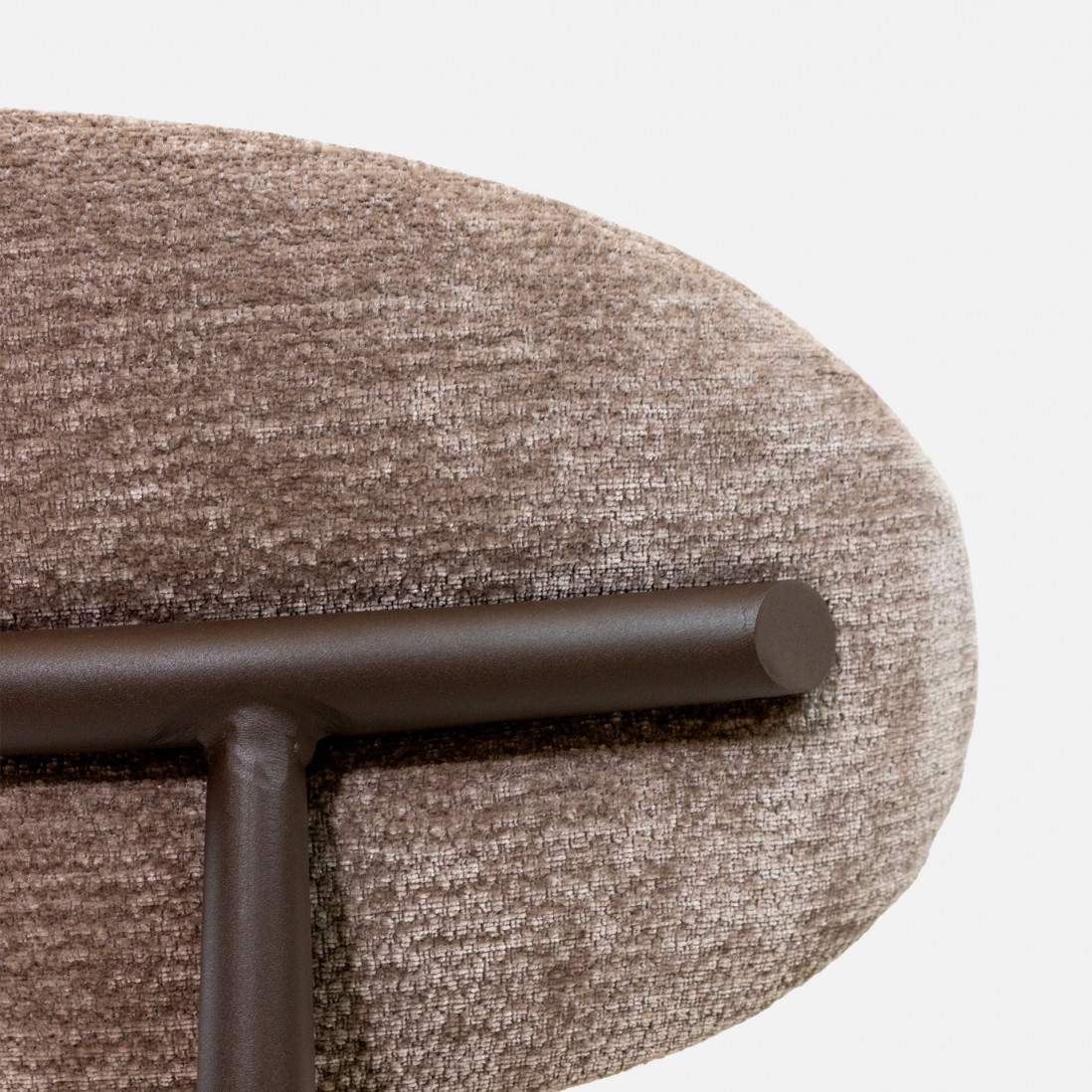 Cadeira de Jantar Arden em tecido taupe e pernas em metal castanho