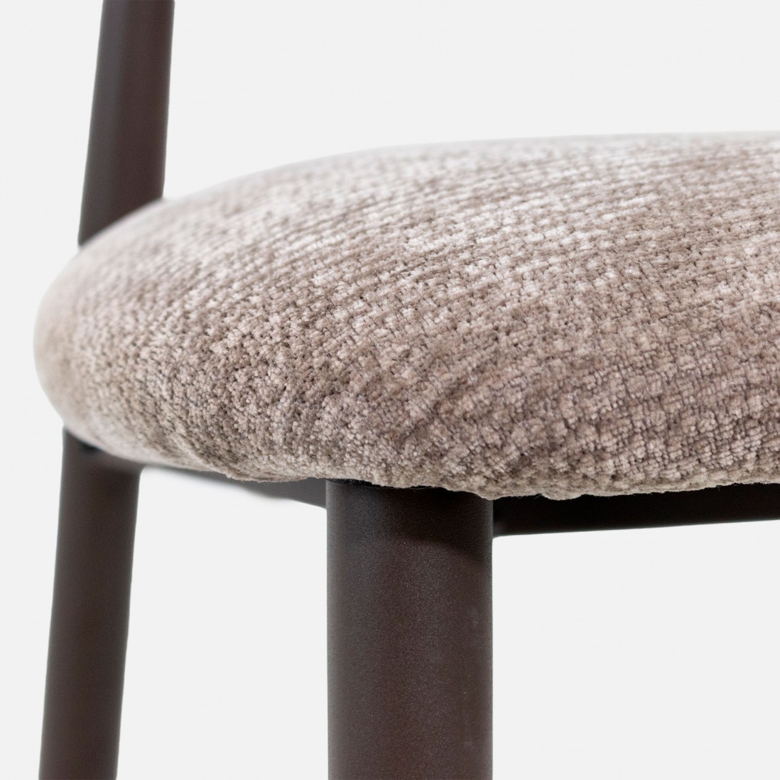 Cadeira de Jantar Arden em tecido taupe e pernas em metal castanho